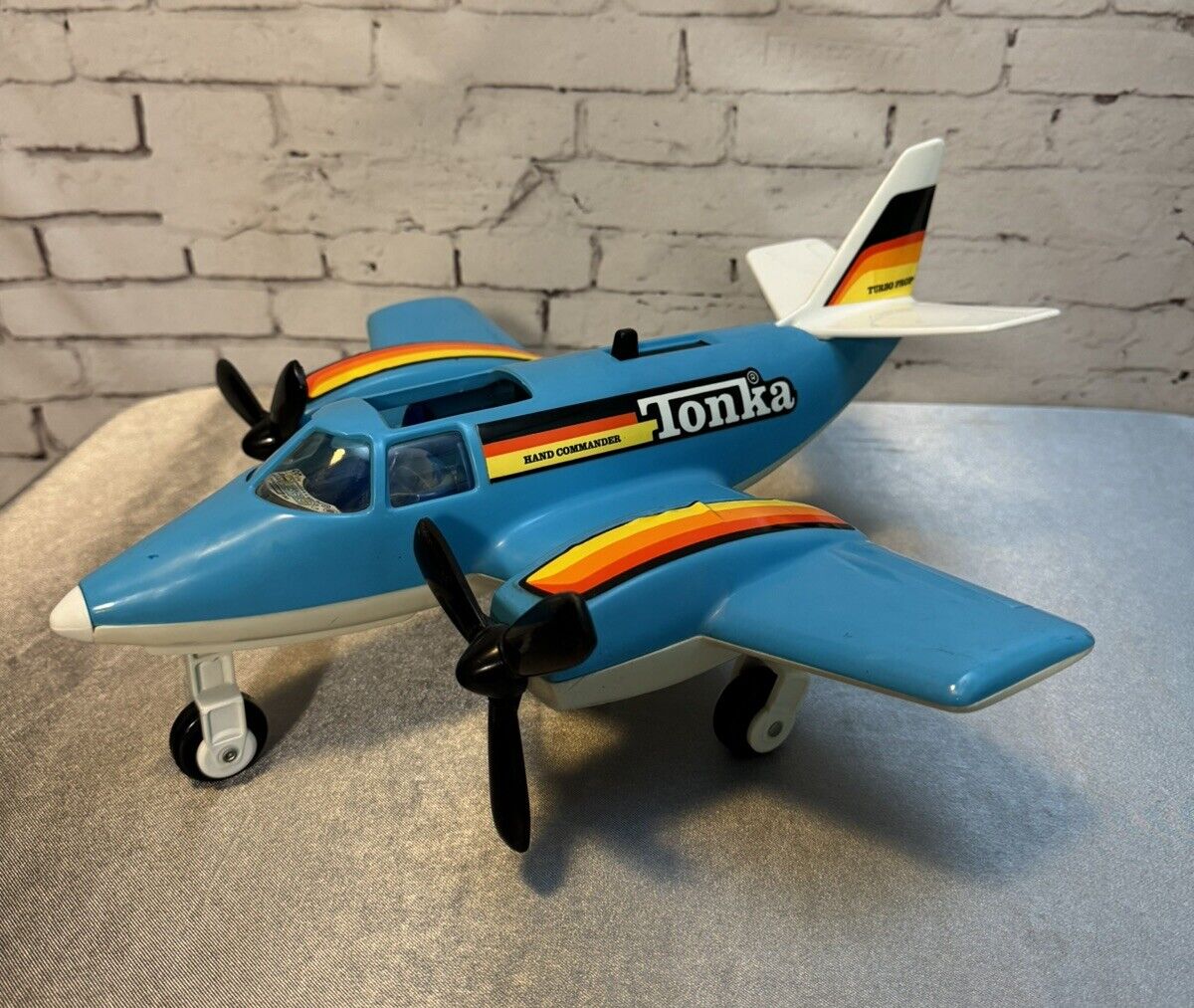 TONKA HAND COMMANDER TURBOPROP TWIN ENGINE AIRPLANE 1970s FULLY FUNCTIONAL
