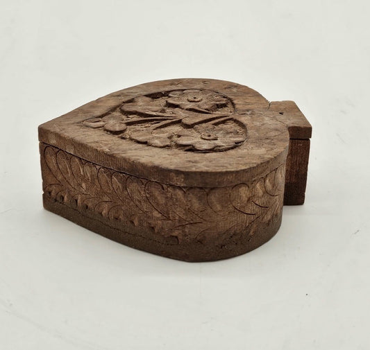 Vintage 1970’s Wooden Carved Spade Shaped Trinket Jewelry Box Home Decor Retro