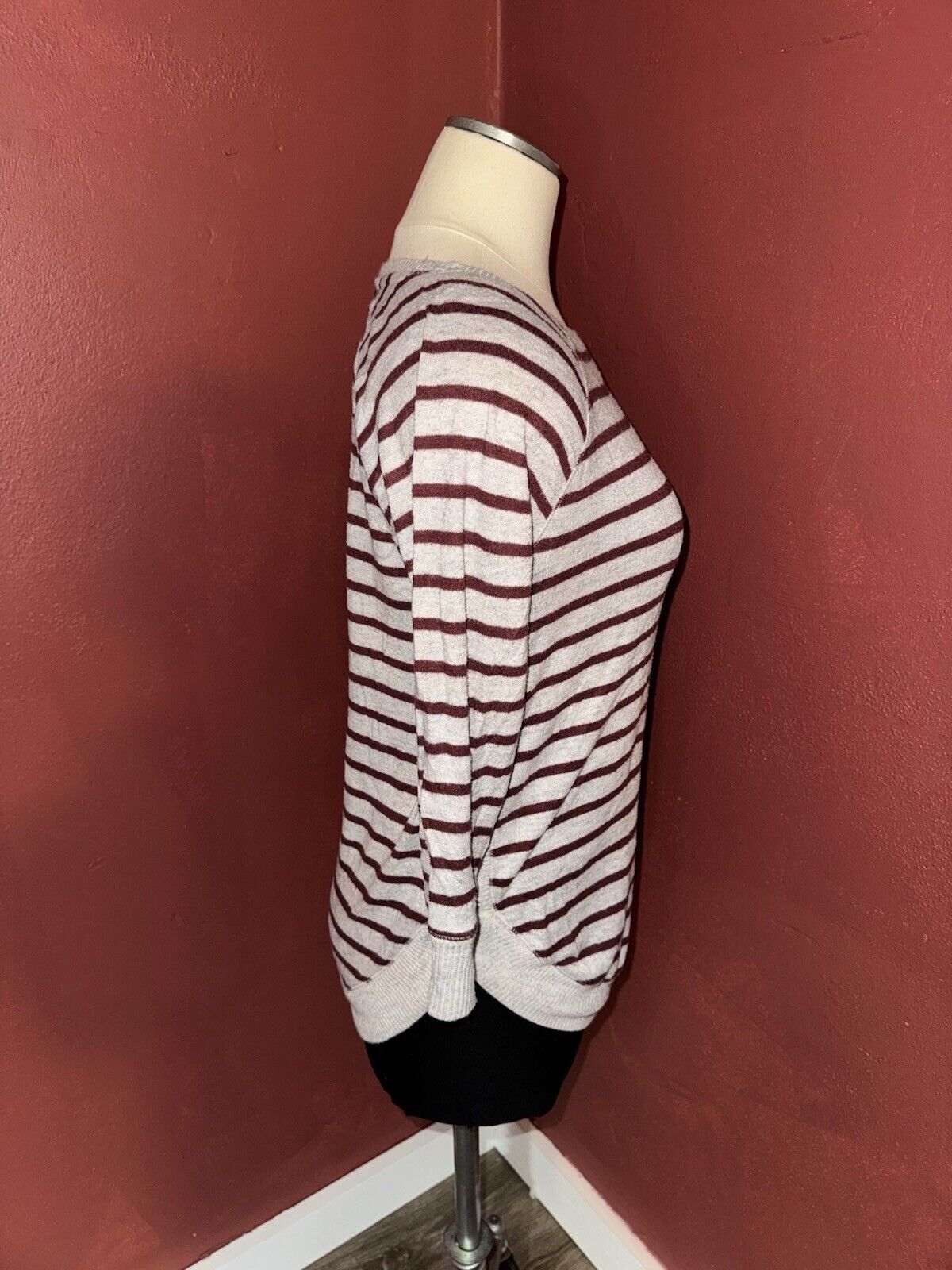 Maurice’s Striped Sweater ~ Gray & Maroon ~ Sz XS￼