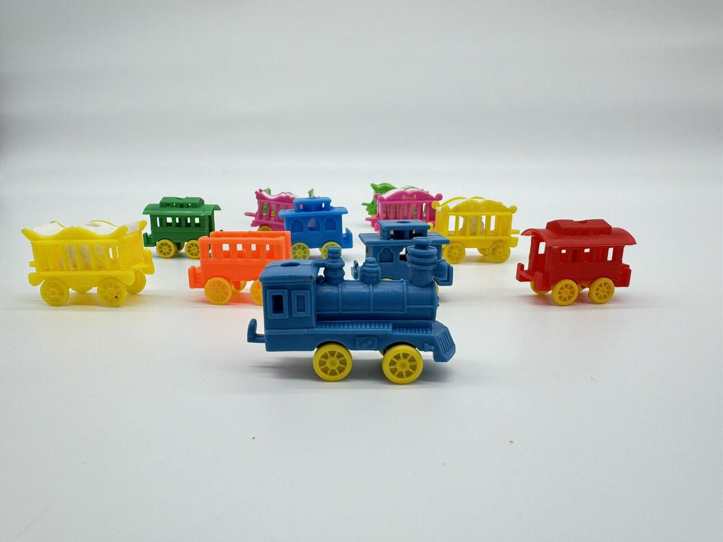 Vintage 6 pc Circus Train Birthday Candle Holder Made In Hong Kong W/ Animals