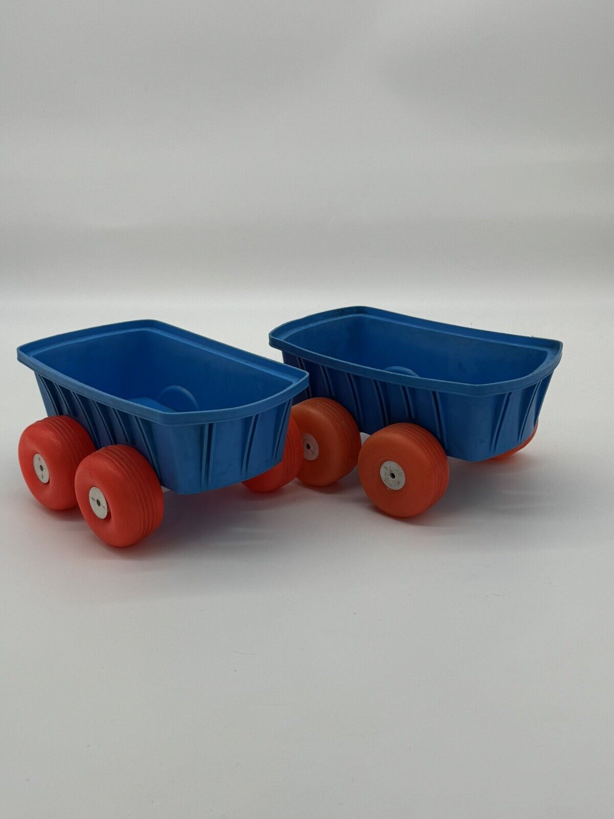 Plastic Vintage Blue Biggie W/ Red Wheels 005