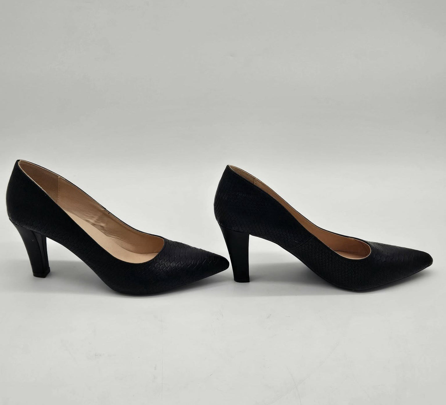 Women’s Black Snakeskin Textured Pointed Toe Heels Size 9.5