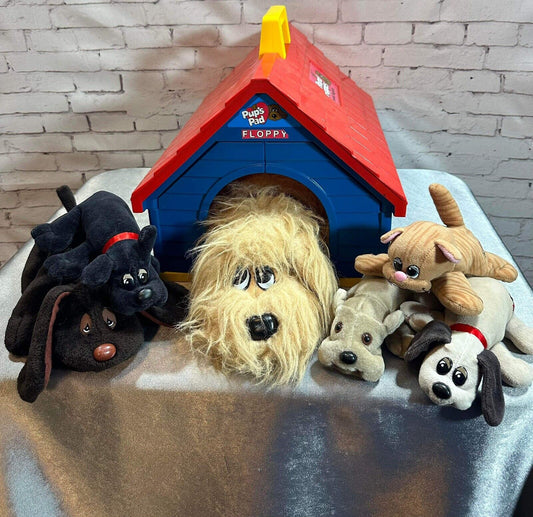 Vintage LOT 1980s Pound Puppies Dog House, 2 Lg Dogs, 3 Sm Dogs + Pound Kitty VCTY FNF