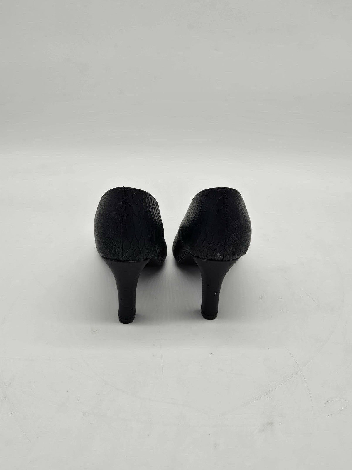 Women’s Black Snakeskin Textured Pointed Toe Heels Size 9.5