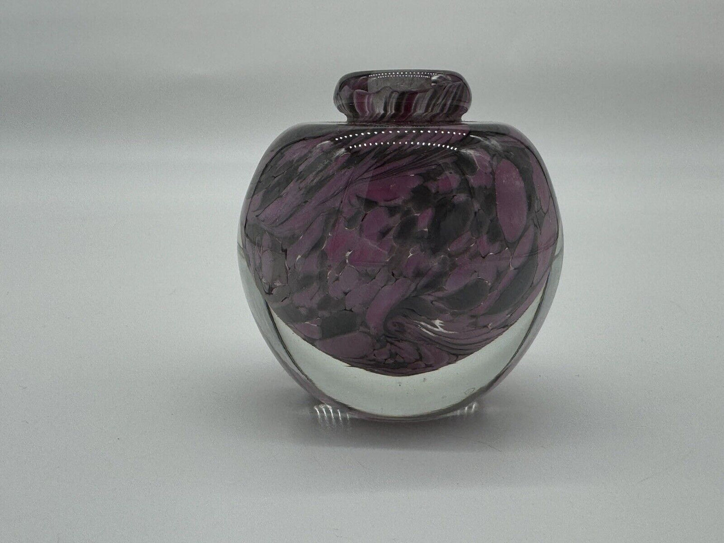 ARTIST SIGNED VINTAGE ART GLASS PAPER WEIGHT/BUD VASE