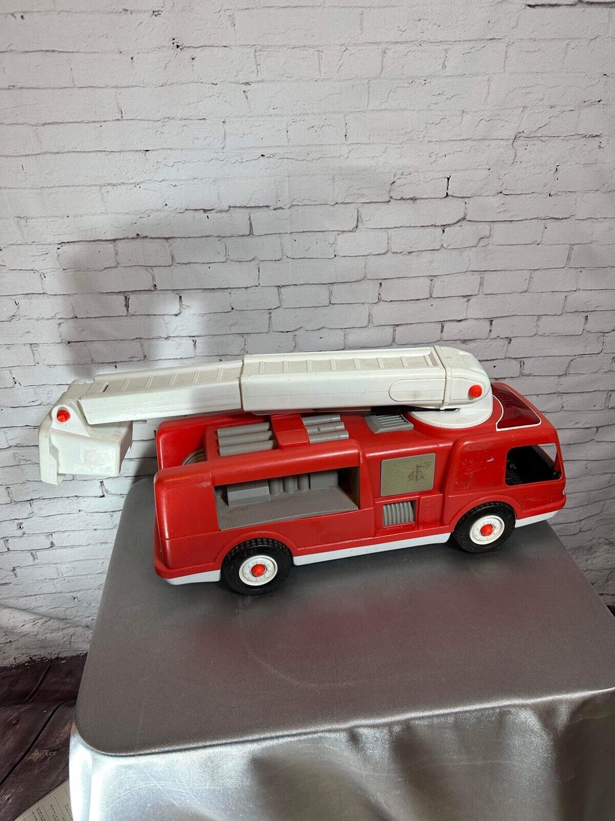 Vintage Little Tikes Fire Truck Large Vehicle Ride On Ladder Bucket 23 in Red