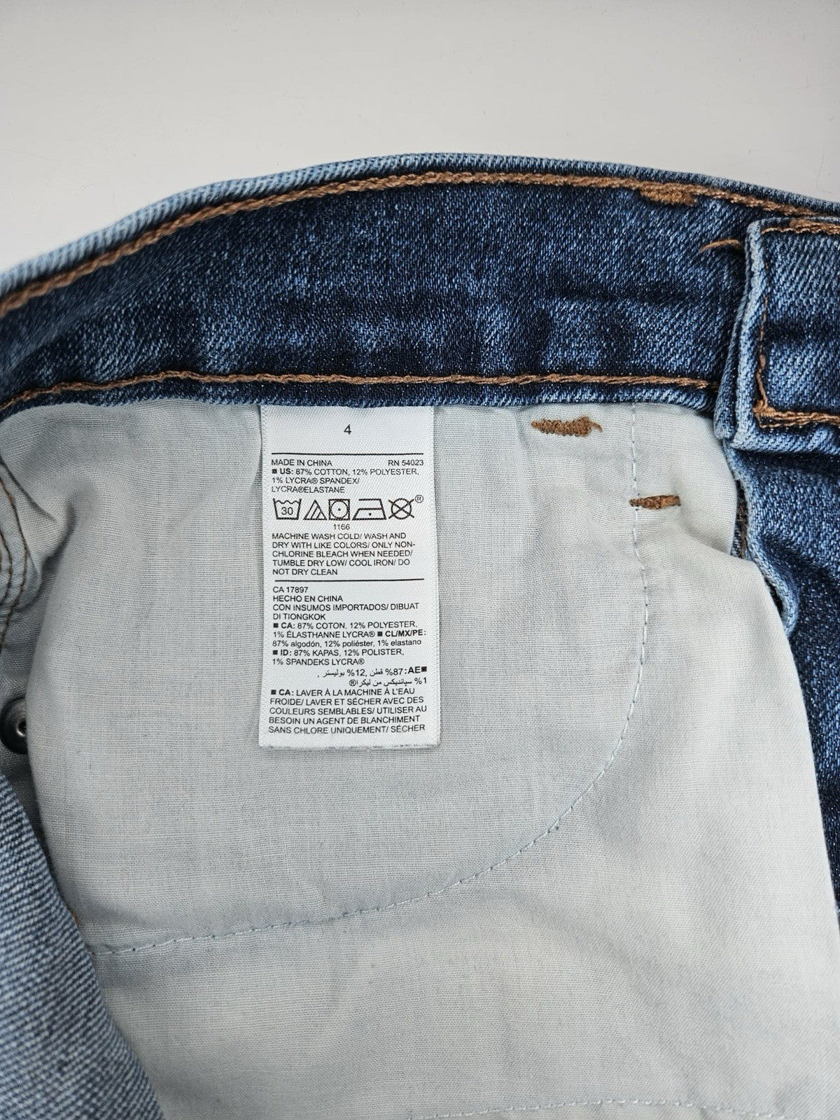 DKNY Boyfriend Denim Shorts Women’s Size 4 Cuffed Mid Rise Blue Jean Shorts