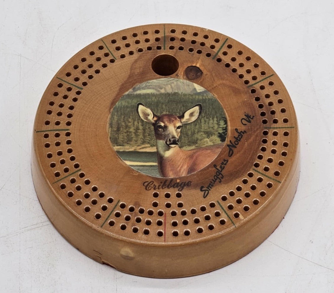 Vtg. 1950s Wood Smugglers Notch, VE Hunting Deer Cribbage Board w/ Felt Bottom