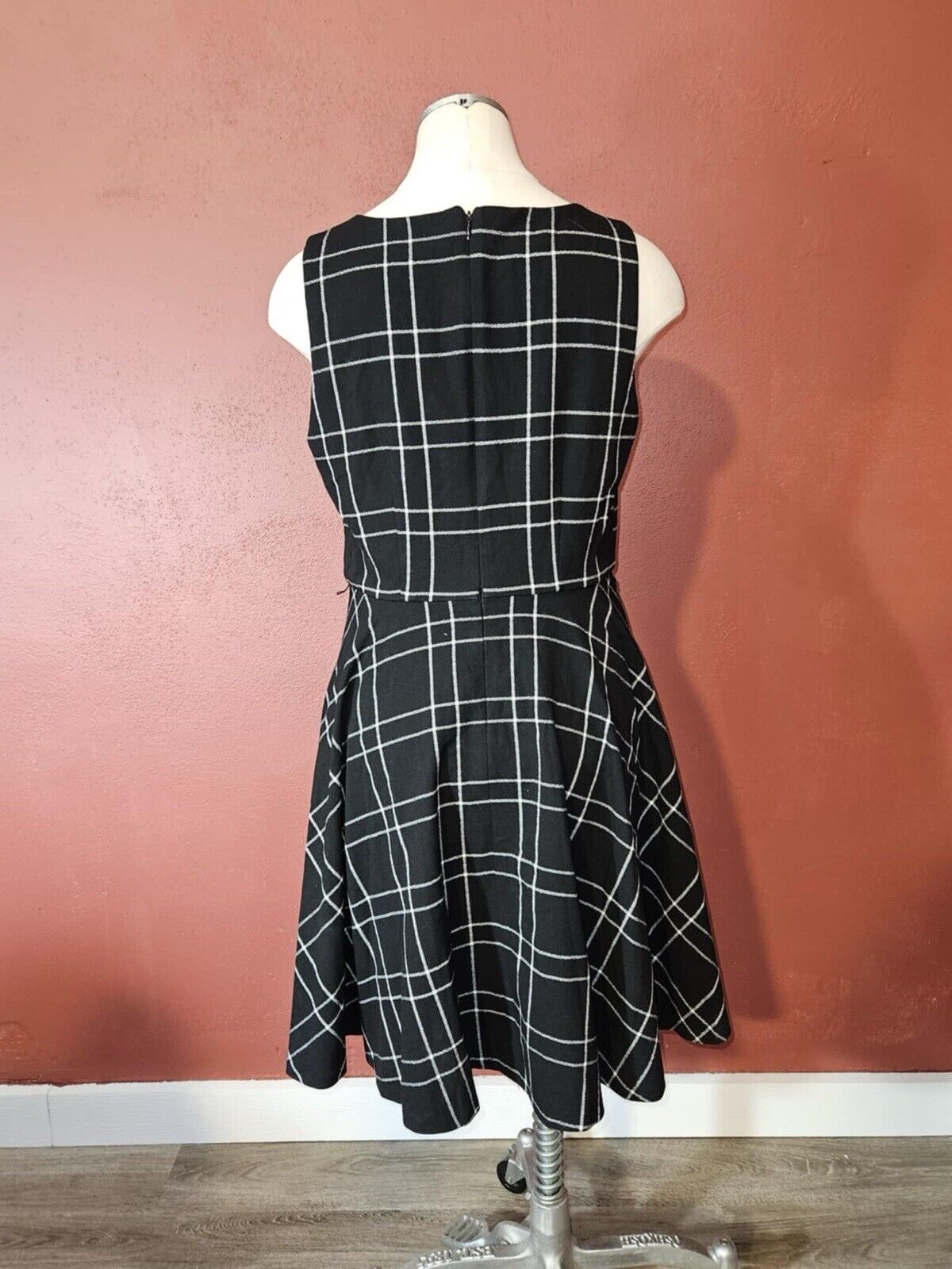 Elle Plaid Dress Women’s 10 Dark Academia Sleeveless Vintage Style 90s Y2K LBD