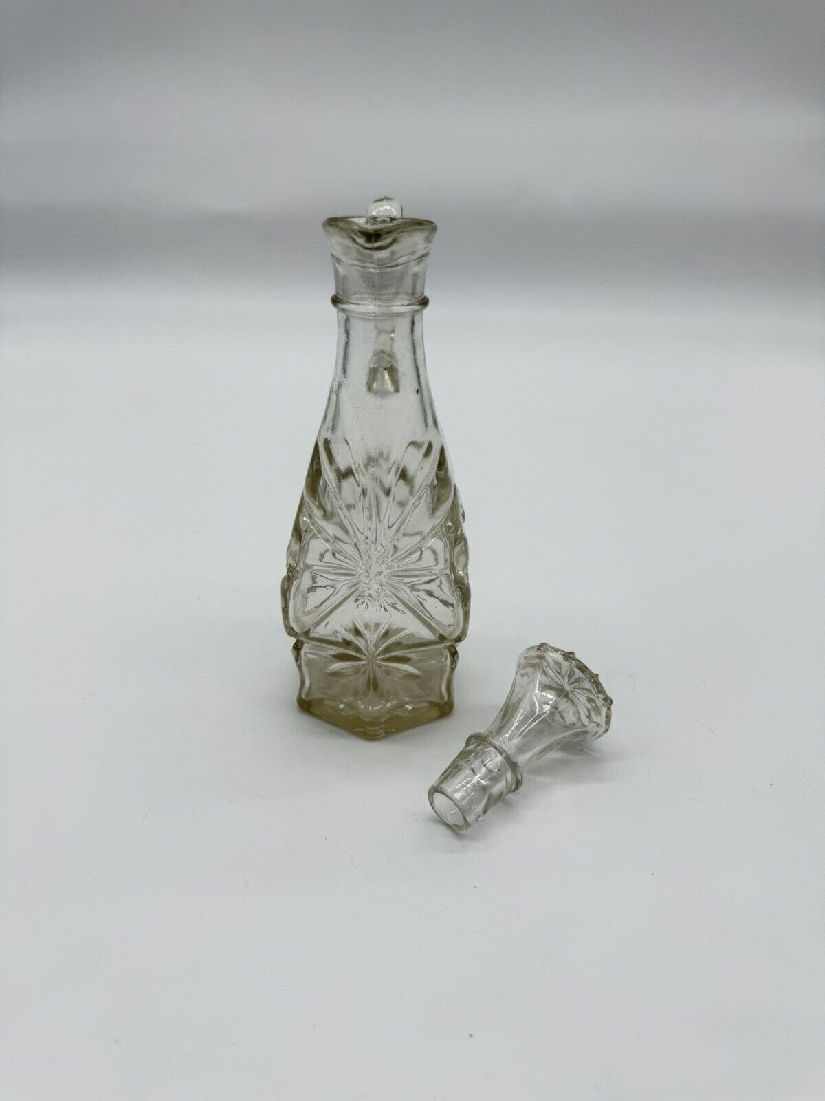 Anchor Hocking Early American Prescut Glass Clear Cruet with Stopper Lid