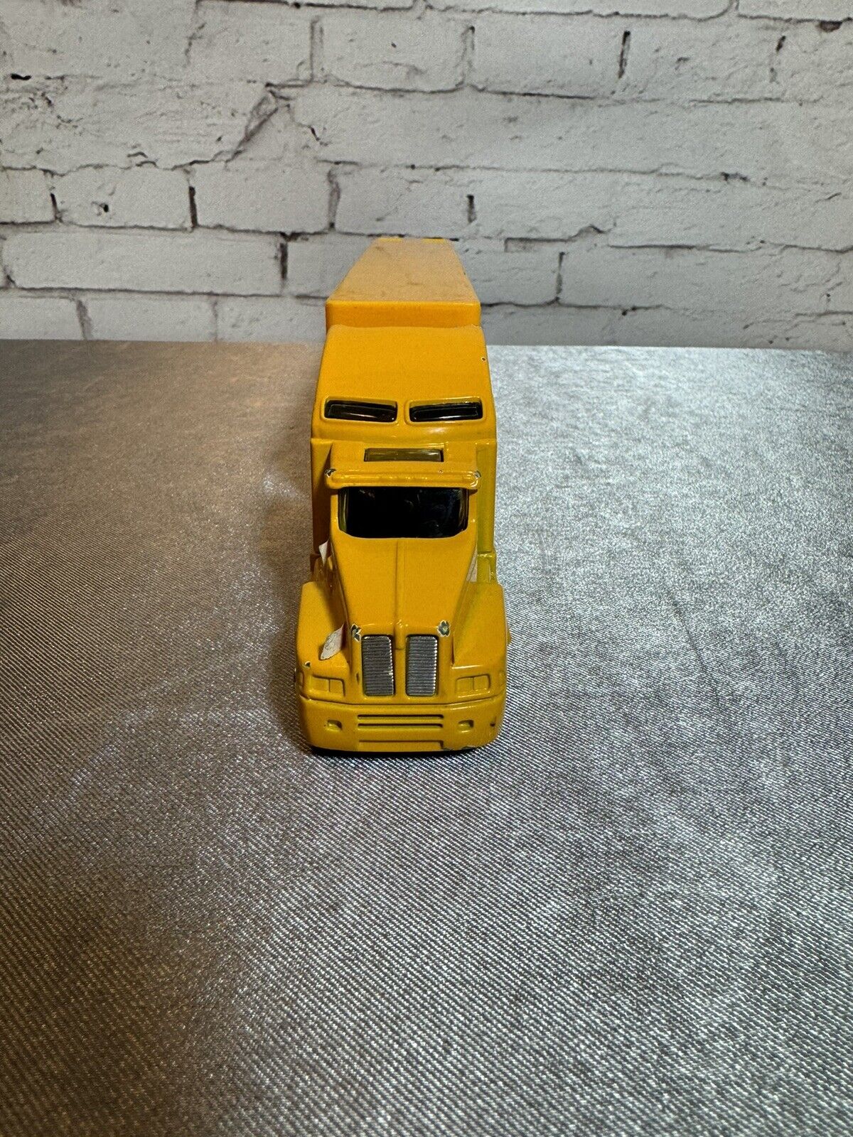 Hot Wheels 2002 team transporters #36 M&Ms racing team Ken Schrader 005