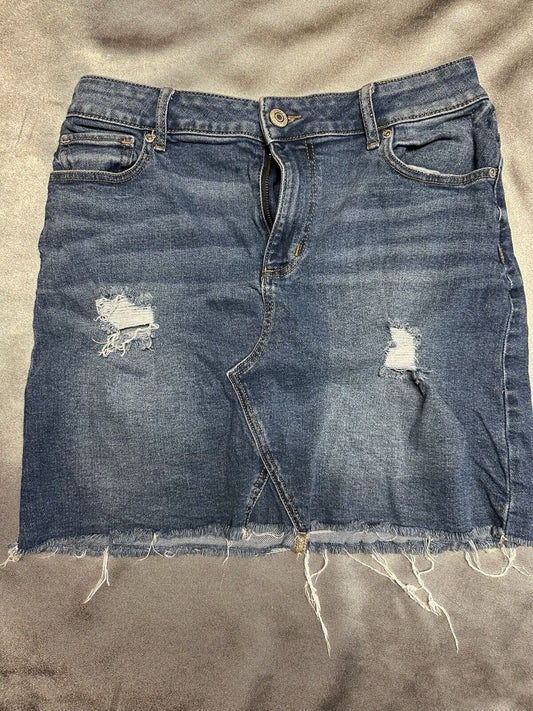 CUTE! Maurices Womens Denim Skirt  Size 8 WCLTH 001