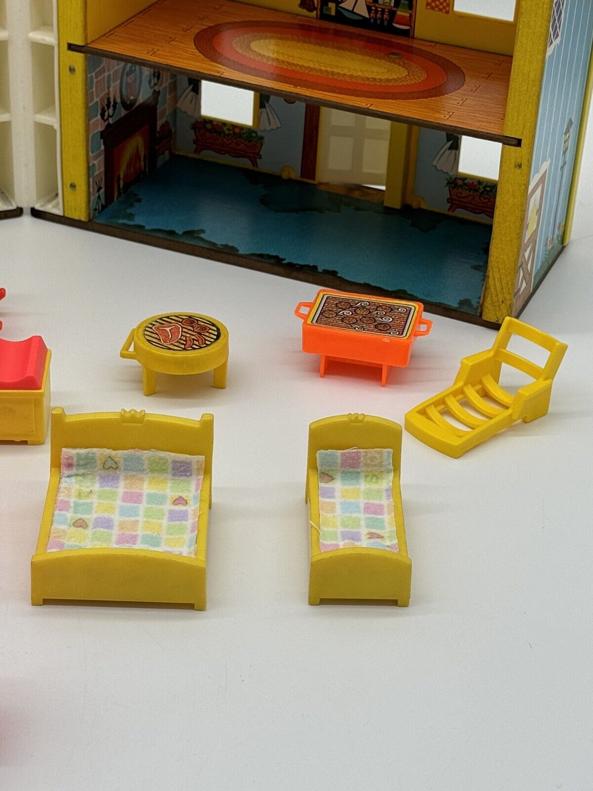 Vintage 1969 Fisher Price LITTLE PEOPLE #952 Yellow House, Figures & Furniture