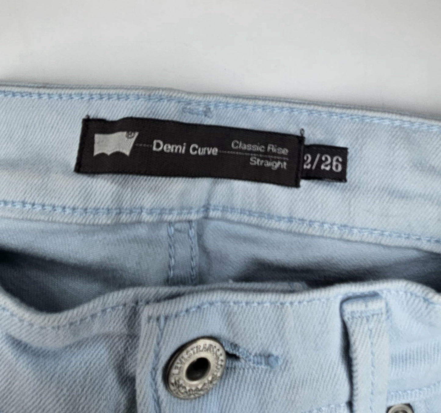 Levi’s Demi Curve Classic Rise Straight Light Wash Jeans Size 2/26