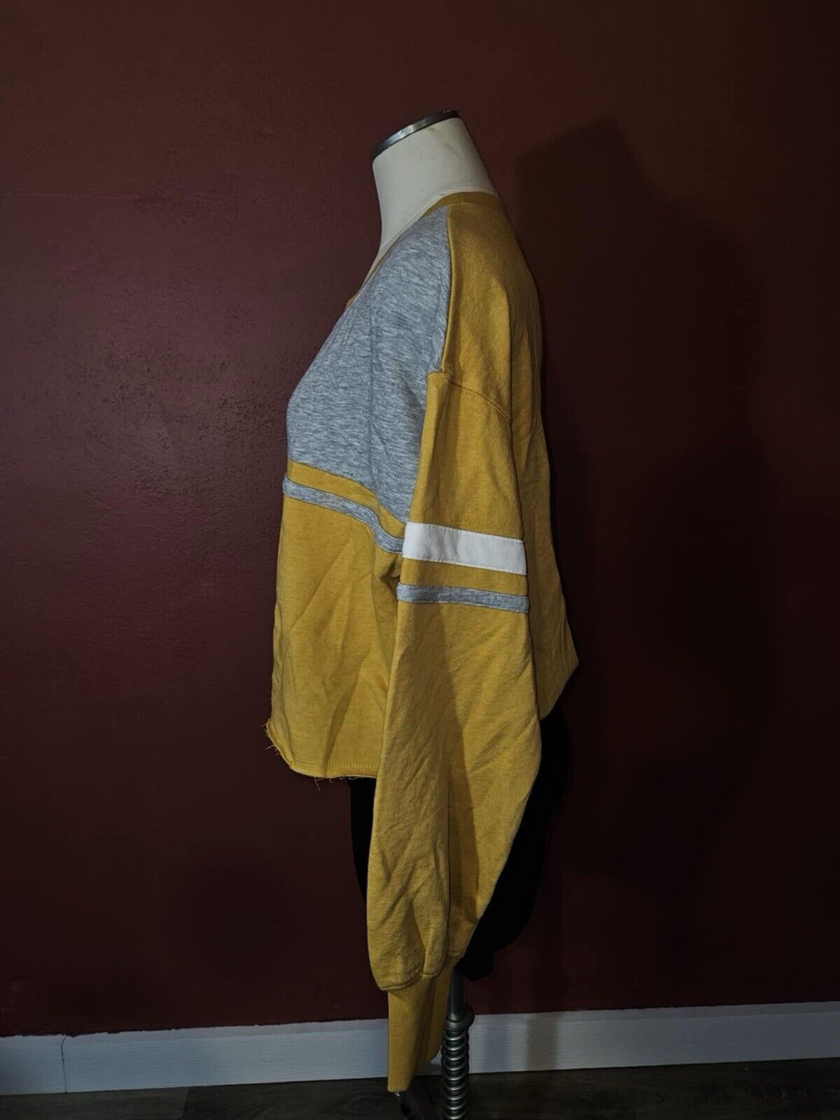 lounge life SO small womens sweatshirt cropped long sleeve yellow white