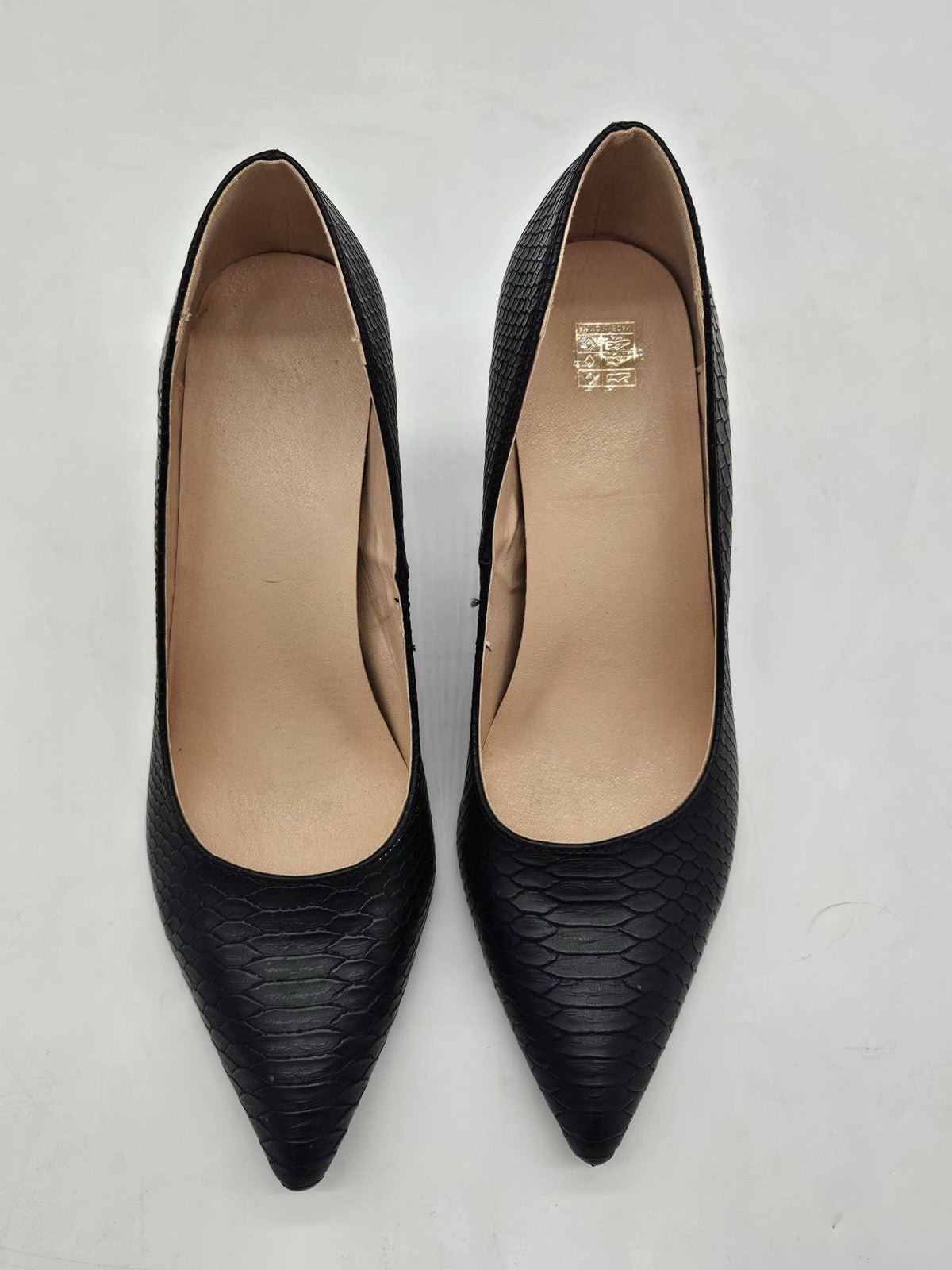 Women’s Black Snakeskin Textured Pointed Toe Heels Size 9.5