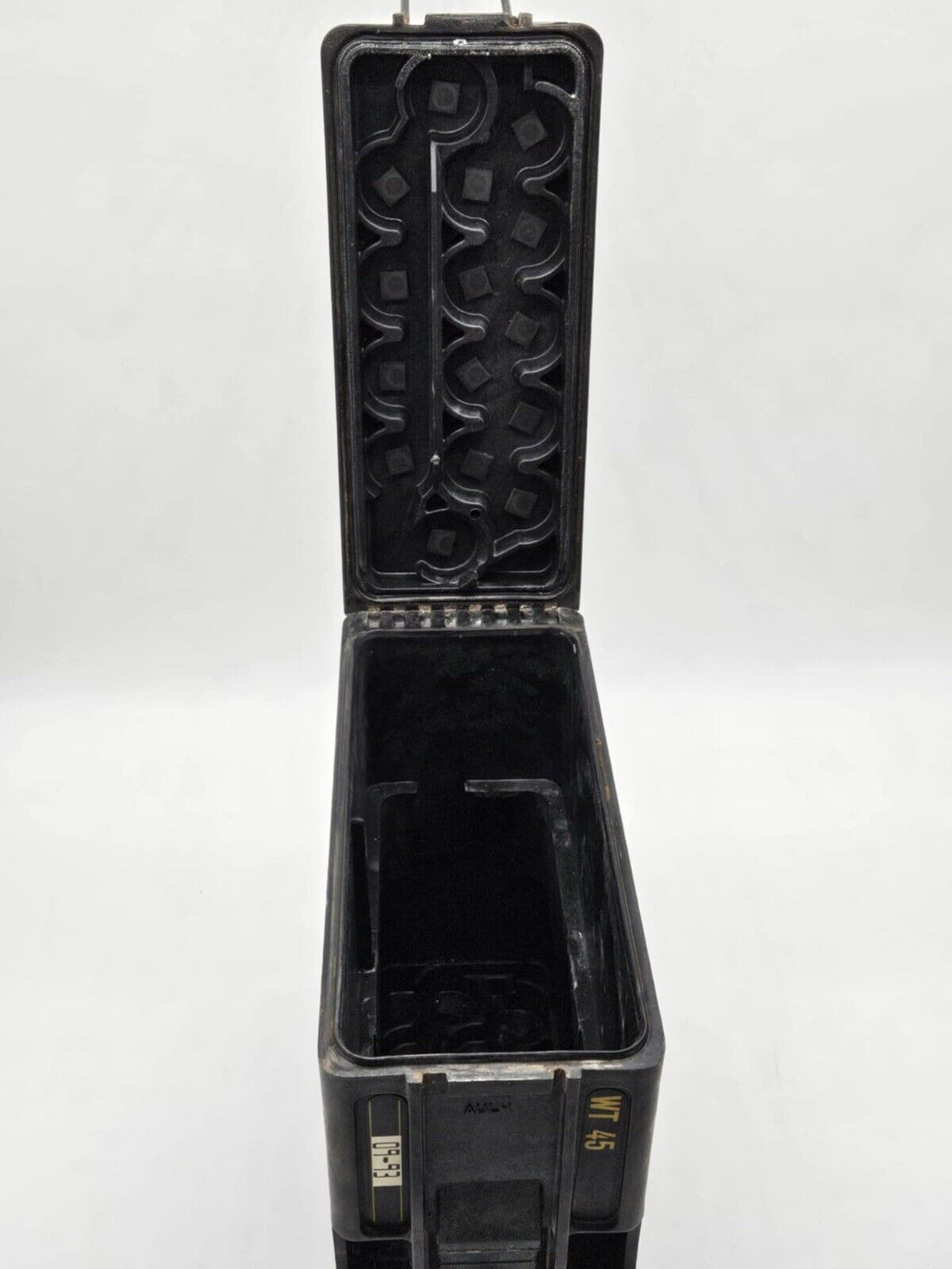 EMPTY MILITARY AMMO SHELL M910 STORAGE CASE 25MM HARDCASE 30 CARTRIDGES LINKED