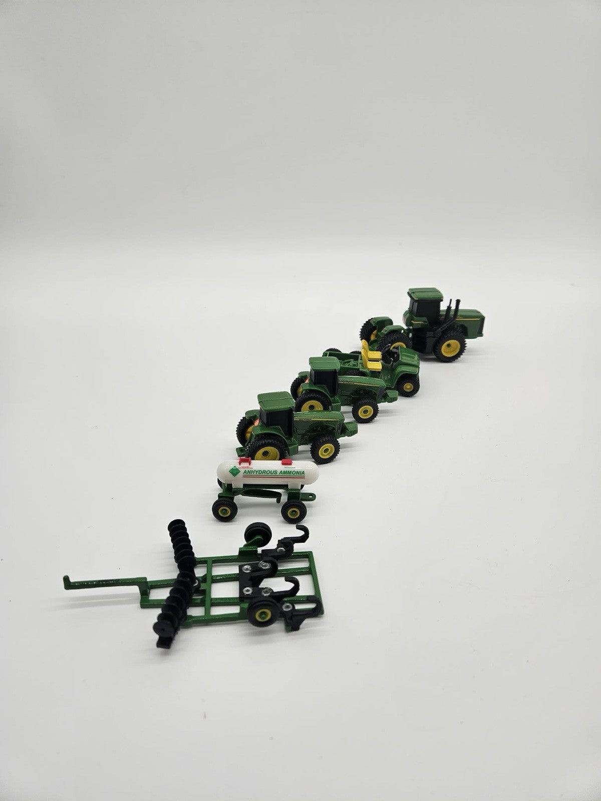 ERTL John Deere Toy Farm Set Of 6 John Deere Scale 1:64 Diecast & Plastic