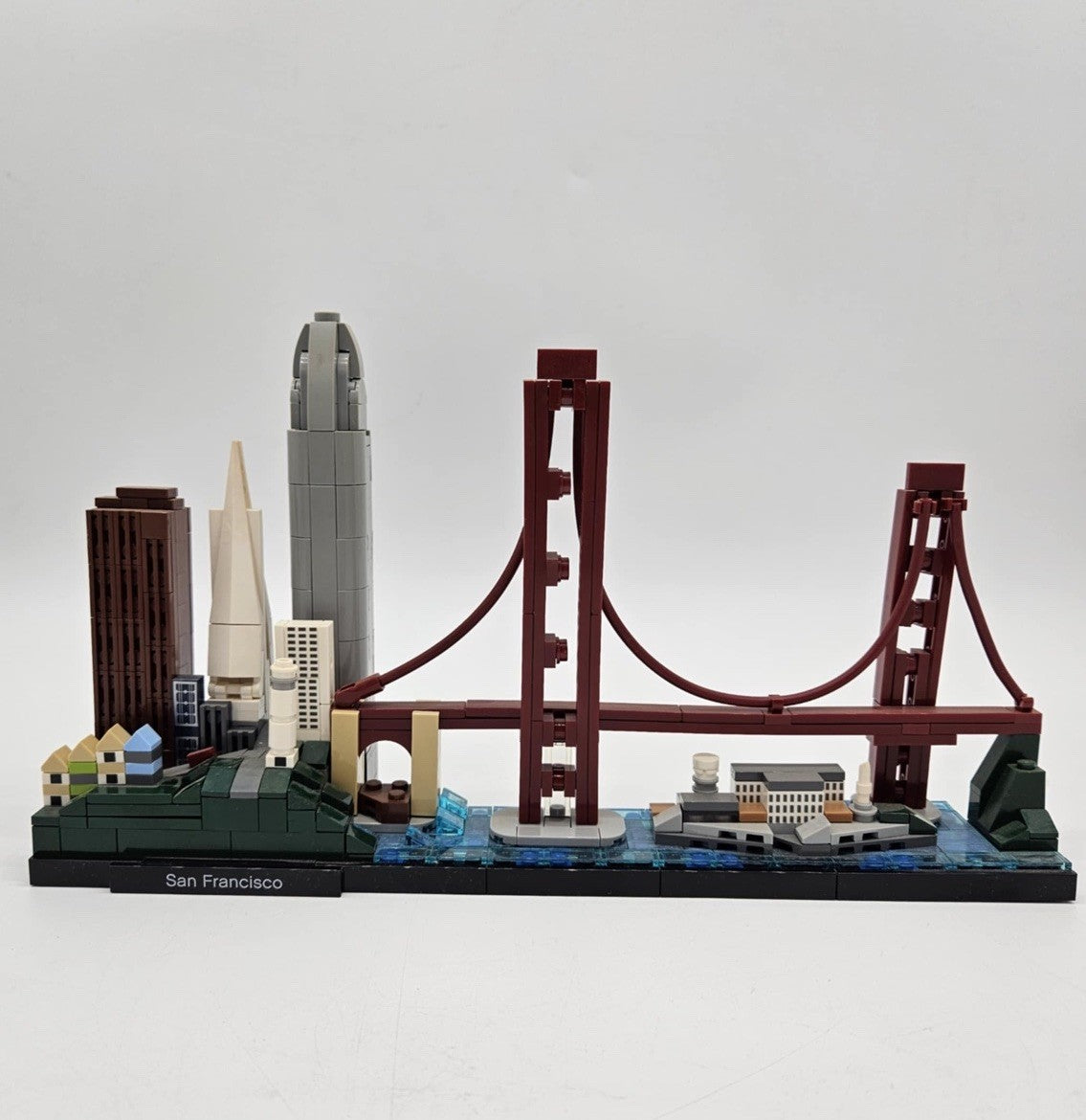 Lego Architecture 21043 San Francisco Skyline Collection