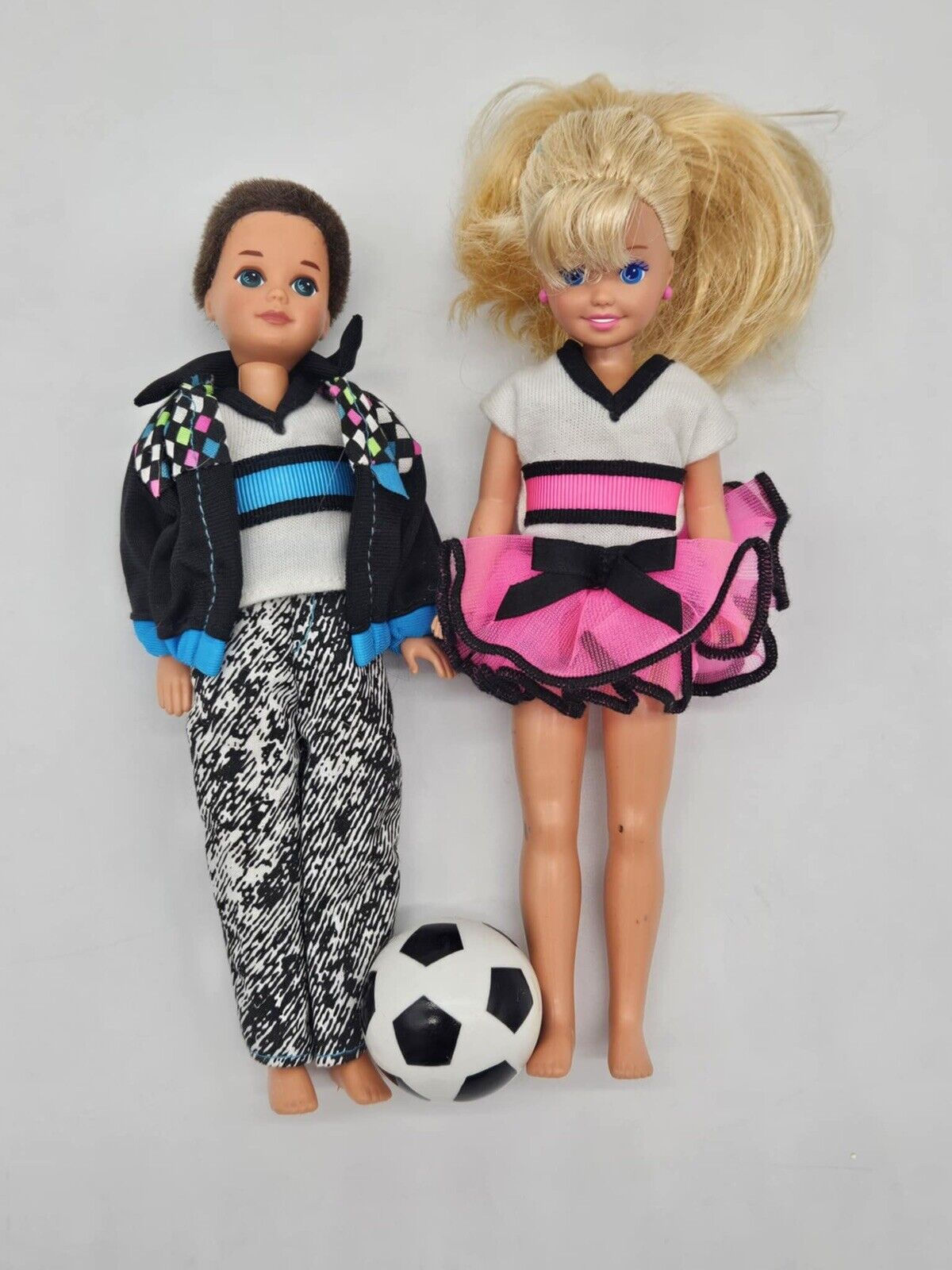 Vintage 1991 Barbie skipper & 1992 Barbie Todd w/ NRFB Soccer