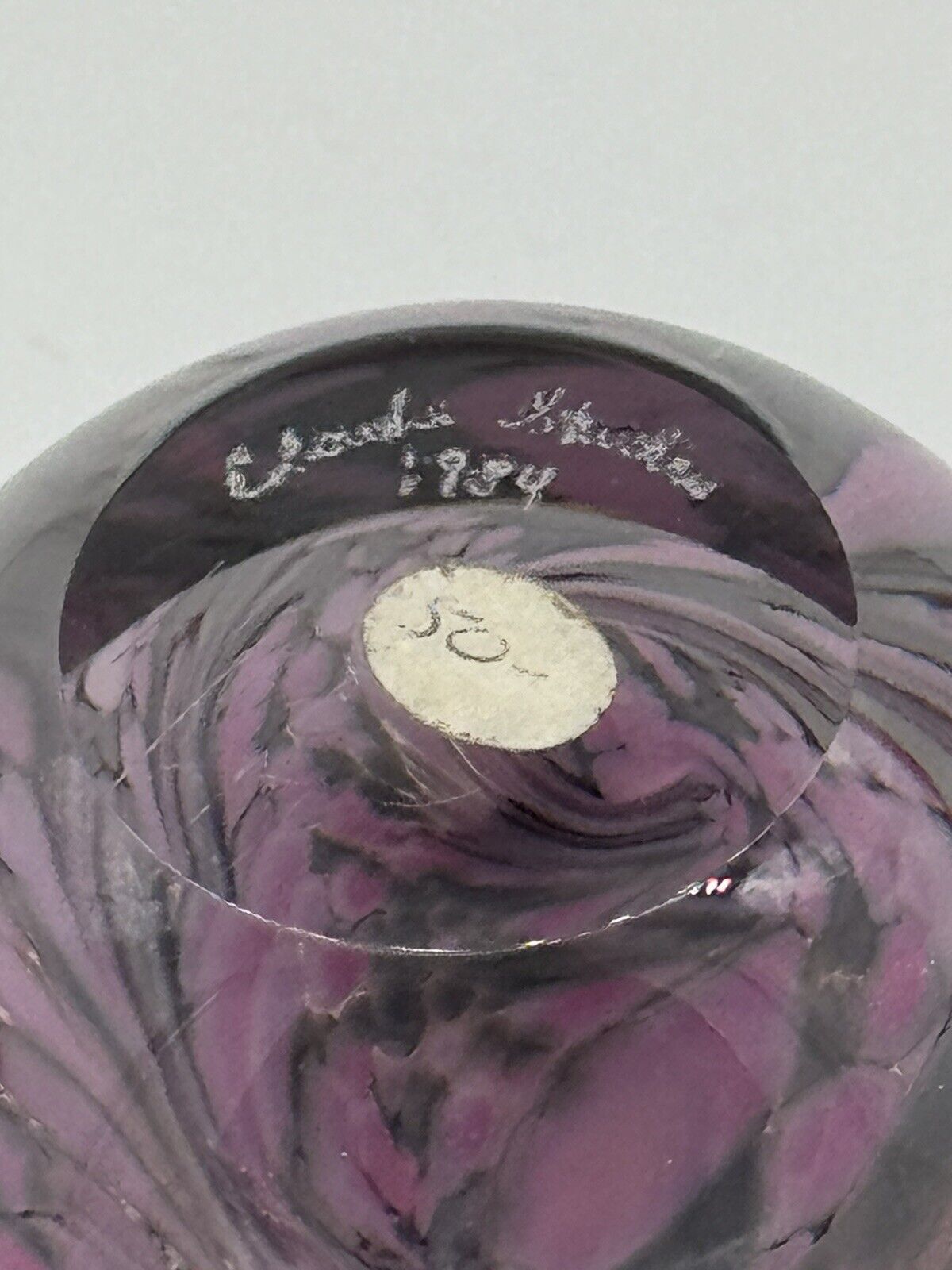 ARTIST SIGNED VINTAGE ART GLASS PAPER WEIGHT/BUD VASE