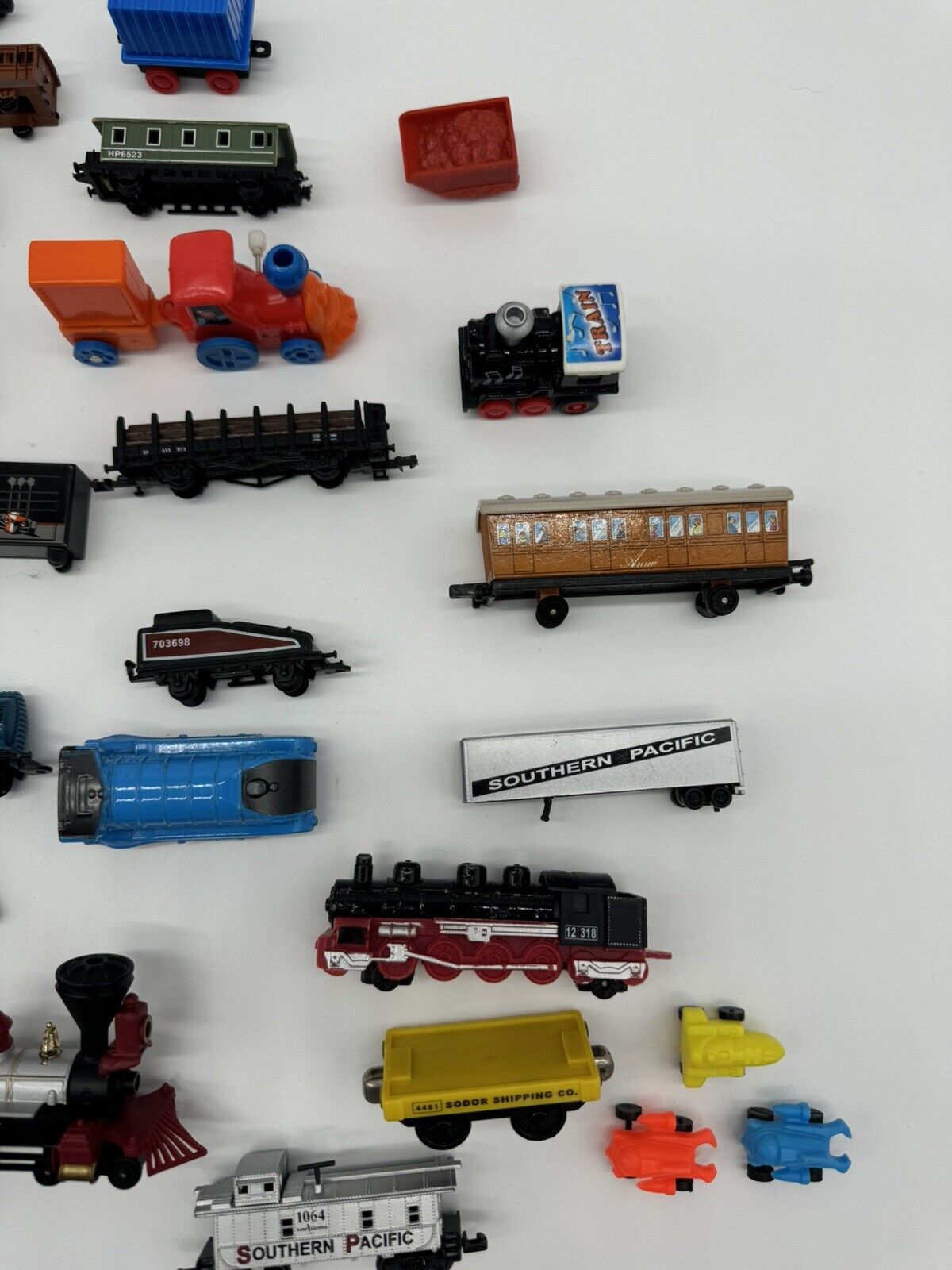 Huge Vintage Train Collectors Lot of 50+ Train Pieces