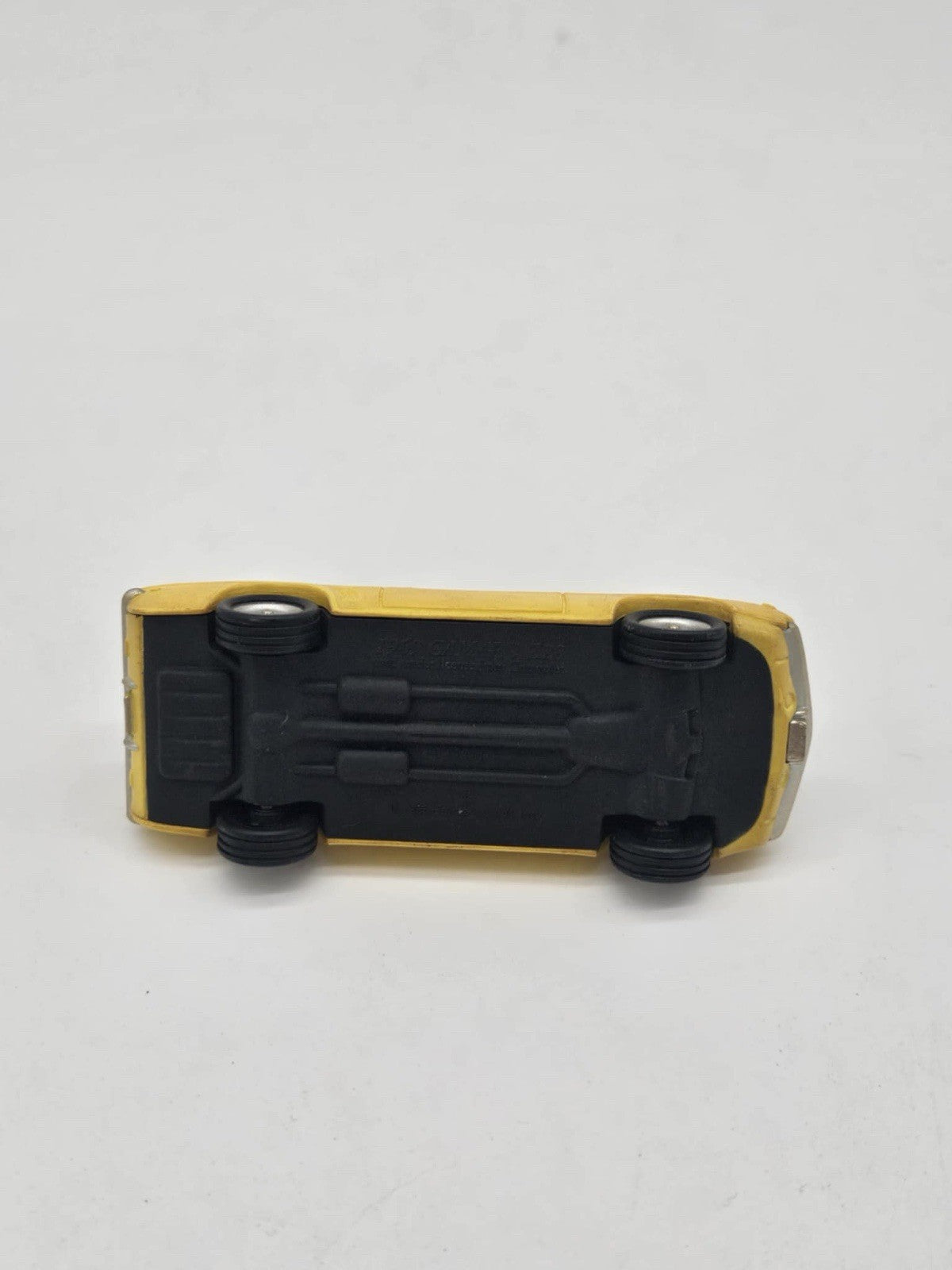 VINTAGE 1995 HALLMARK CARDS CHRISTMAS ORNAMENT 1969 YELLOW Z28 CAMARO CHEVROLET