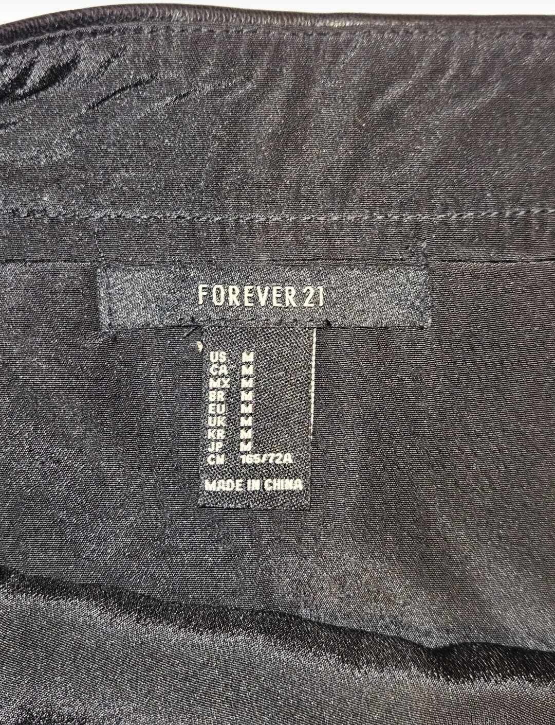 Forever 21 Women Black Faux Leather Skirt ~ Sz M