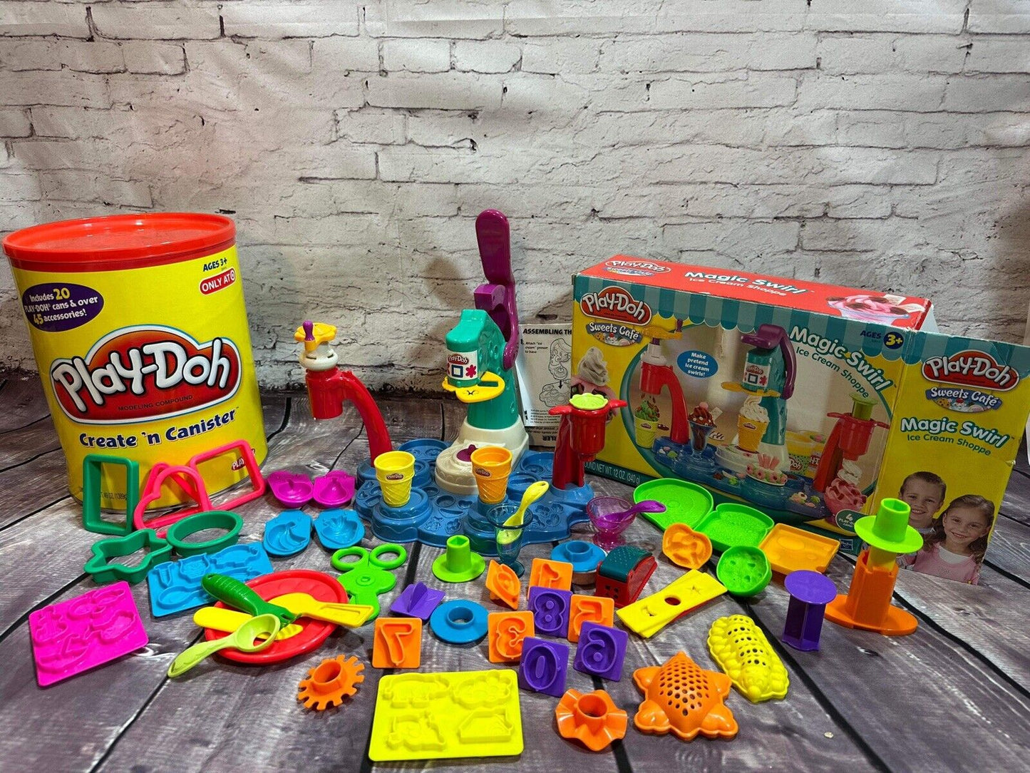 Play-Doh LOT Magic Swirl Ice Cream Shoppe Playset PLUS EXTRAS