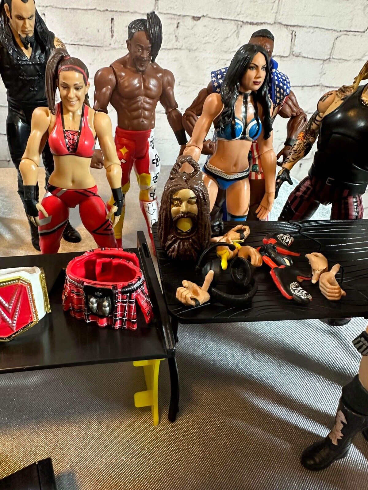 Huge Lot Of 15 Mattel WWE WWF Wrestling ACTION FIGURES & TONS OF ACCESSORIES ￼