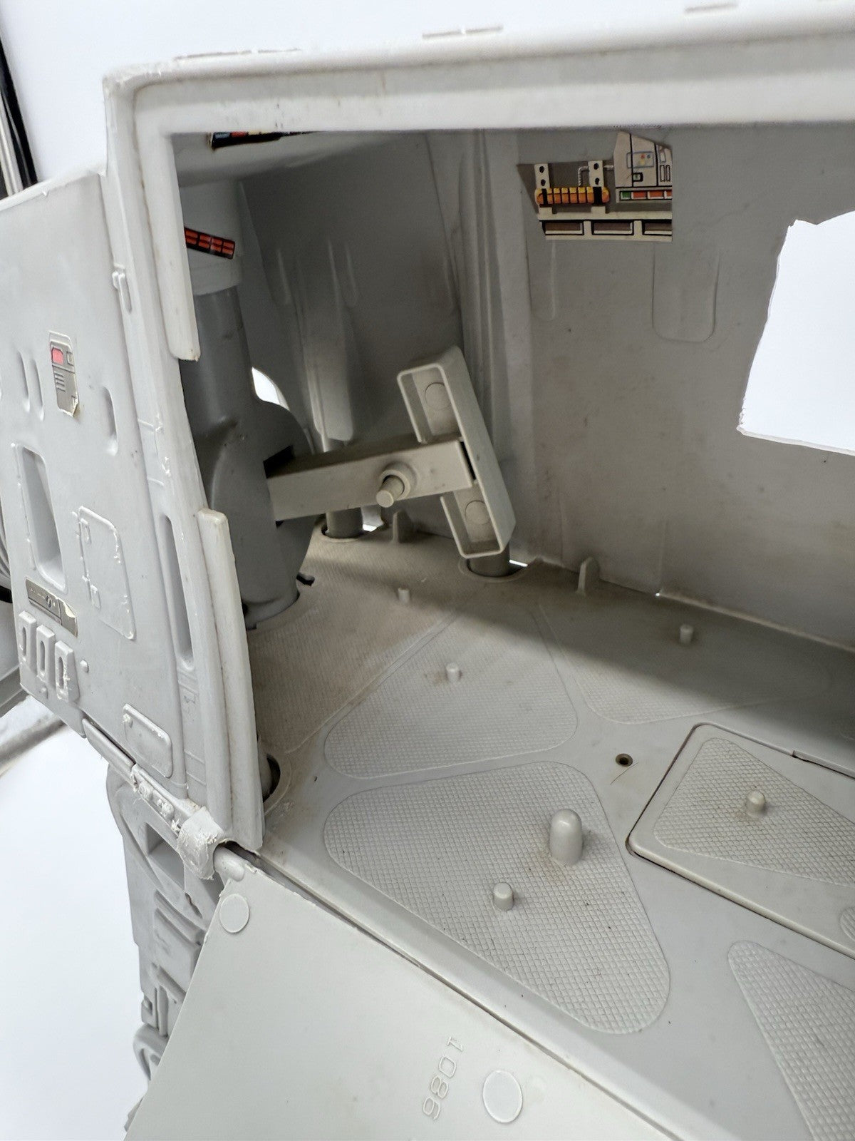 VTG Star Wars AT-AT Electronic Imperial Walker Kenner LFL 1981 - Damaged Side