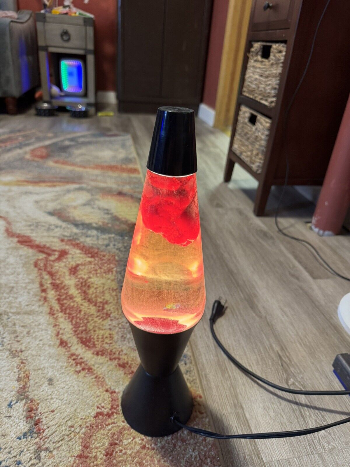 RARE VTG 1995 Original Lava Lite Lamp W/ Red liquid Beautiful!!