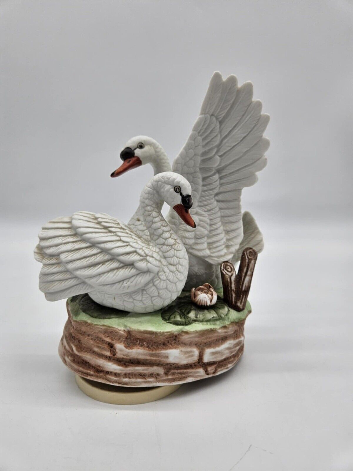 Porcelain double white swan music box "Those Were The Days" excellent condition