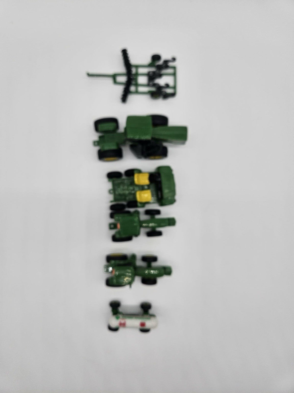 ERTL John Deere Toy Farm Set Of 6 John Deere Scale 1:64 Diecast & Plastic