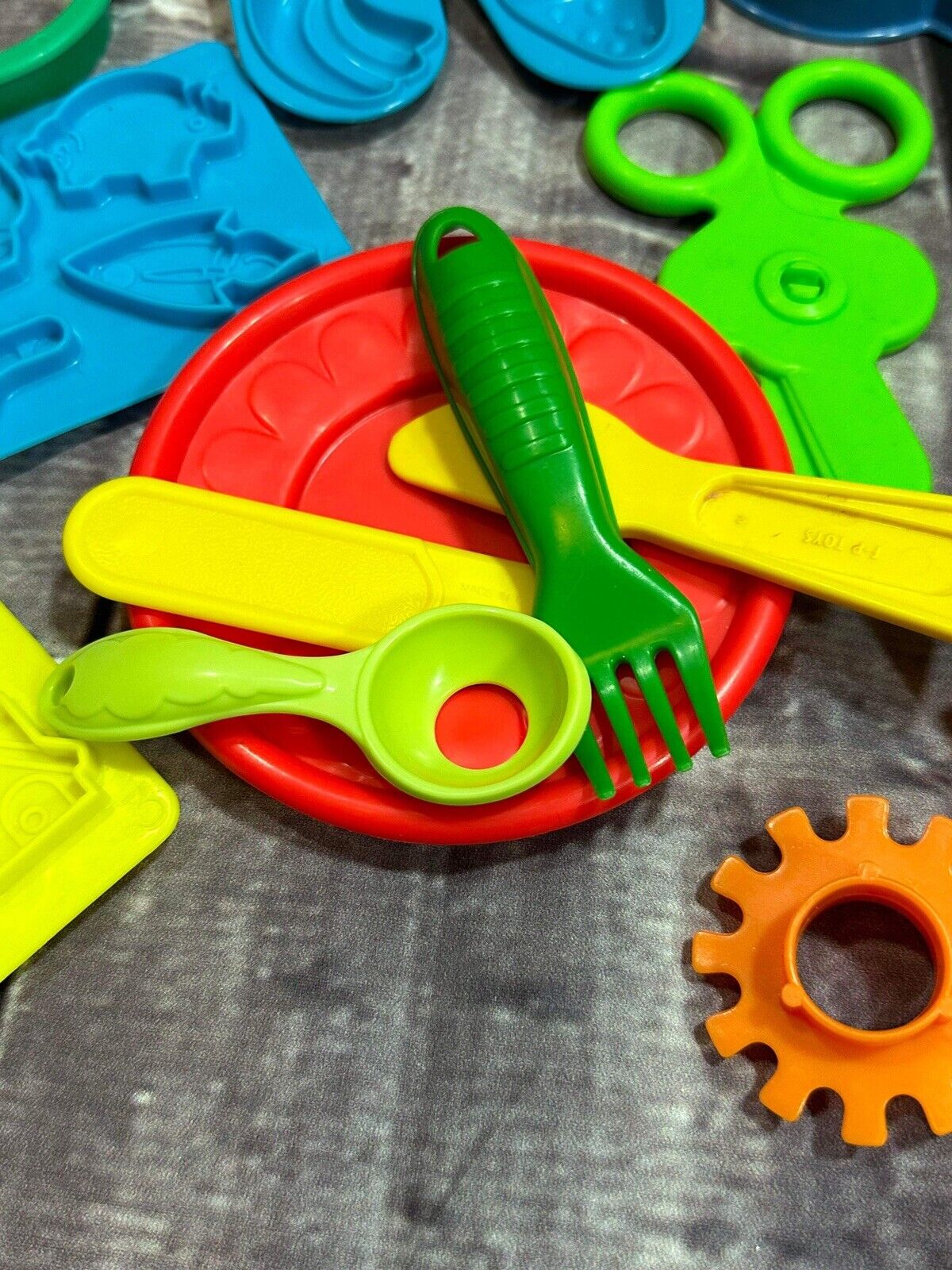 Play-Doh LOT Magic Swirl Ice Cream Shoppe Playset PLUS EXTRAS