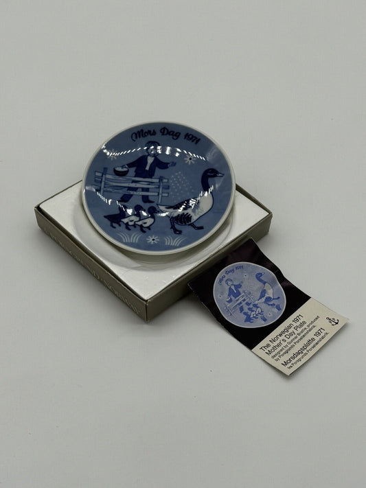 PORSGRUND NORWAY 1971 MORS DAG, MATHER'S DAY PLATE, 2ND SERIES, 5" DIAMETER