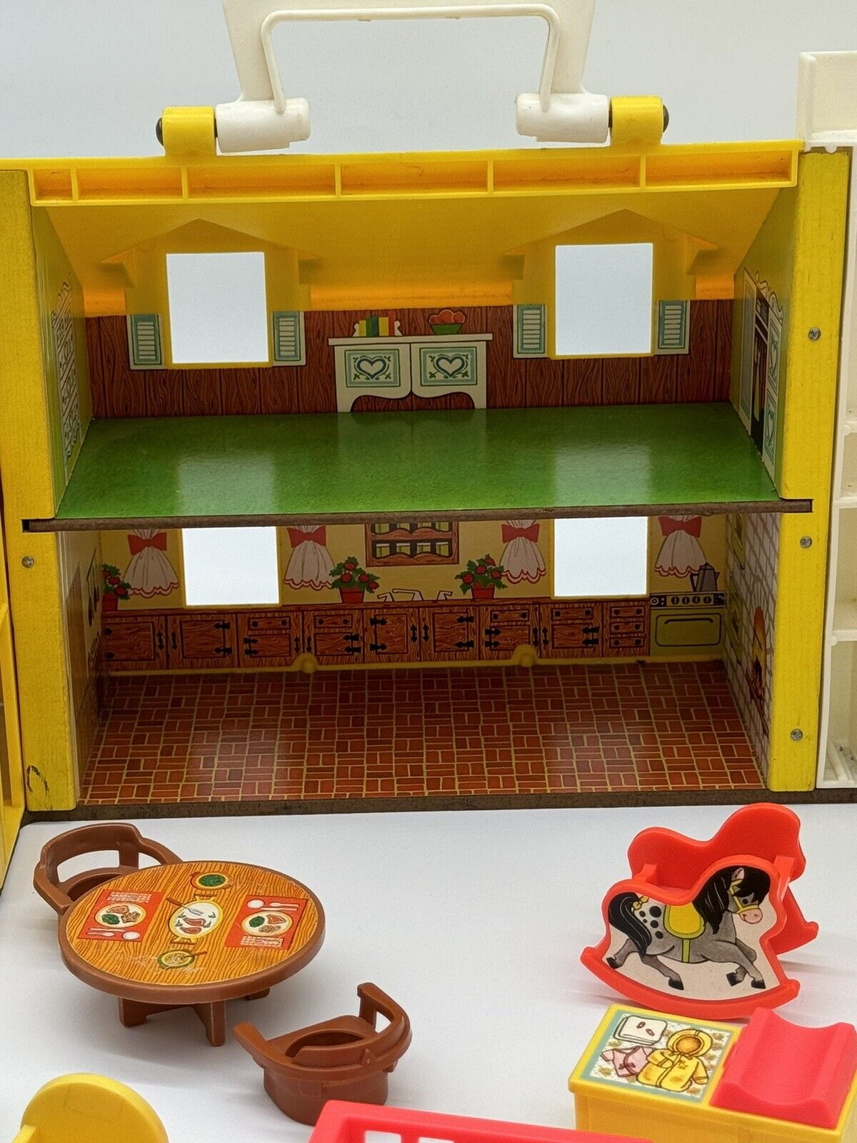 Vintage 1969 Fisher Price LITTLE PEOPLE #952 Yellow House, Figures & Furniture