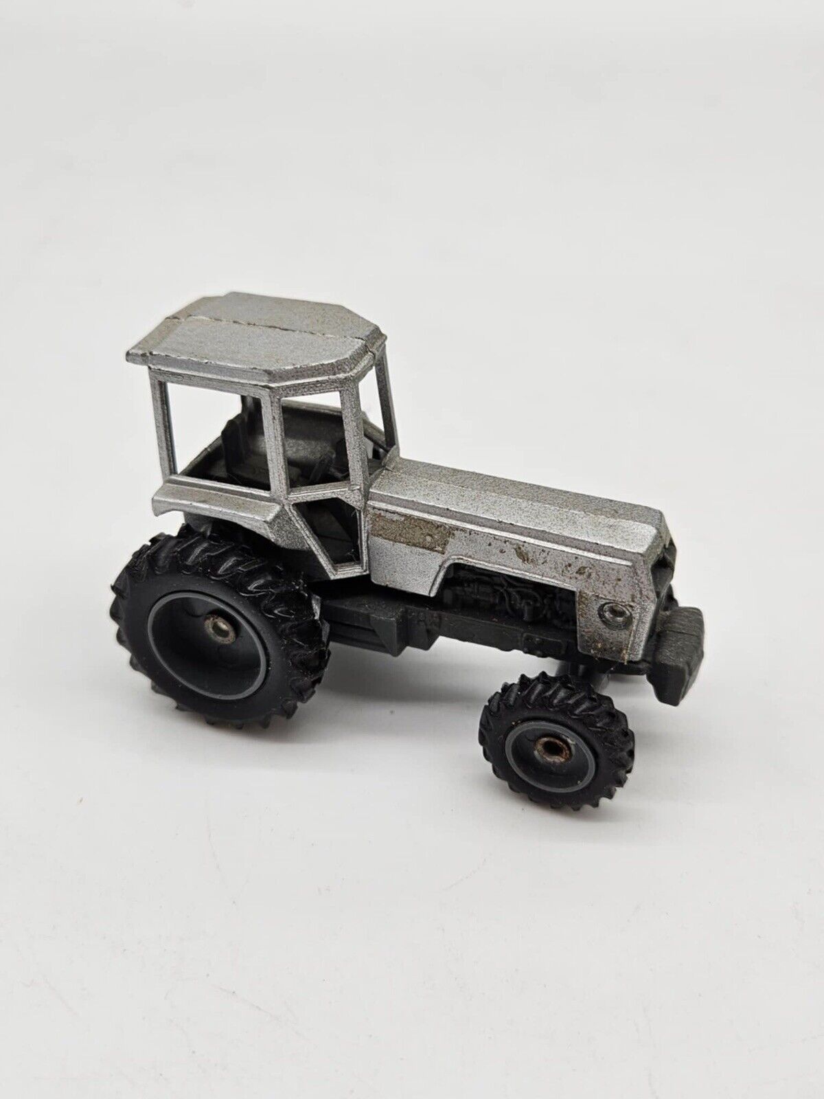 Set of Two 1:64 White 185 Field Boss Tractors with Duals