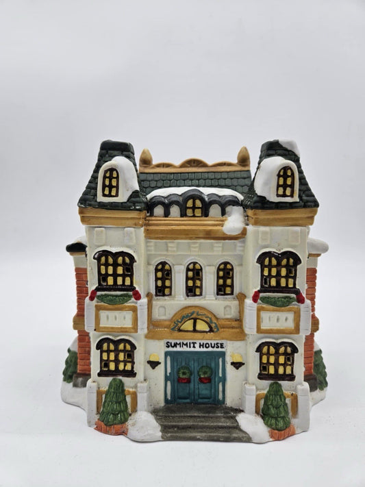 Christmas Village Summit House 1996 Lighted Holiday Town Memories Trim a home.