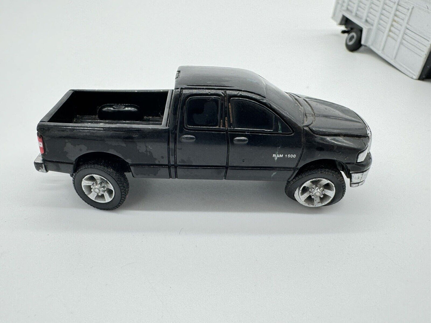 ERTL Gooseneck Silver Horse Livestock Trailer Die-Cast Metal 5th Wheel Toy 1/64