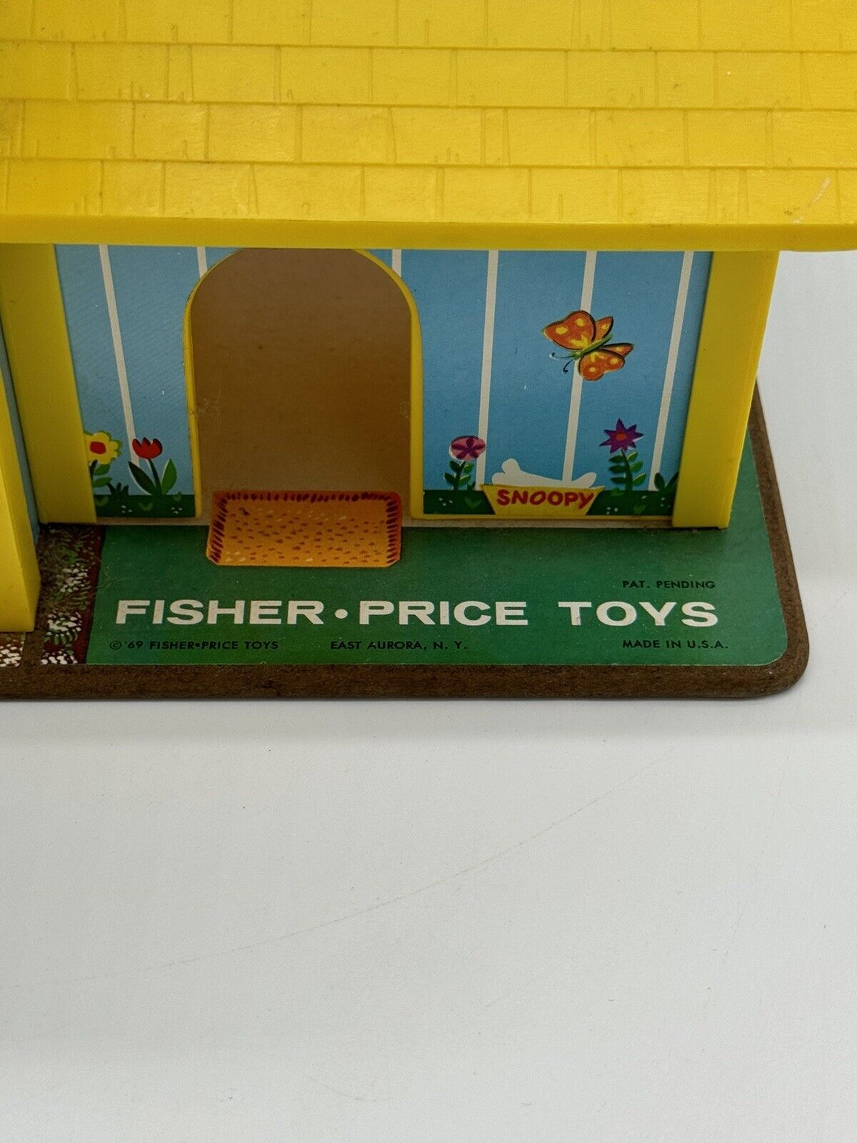 Vintage 1969 Fisher Price LITTLE PEOPLE #952 Yellow House, Figures & Furniture