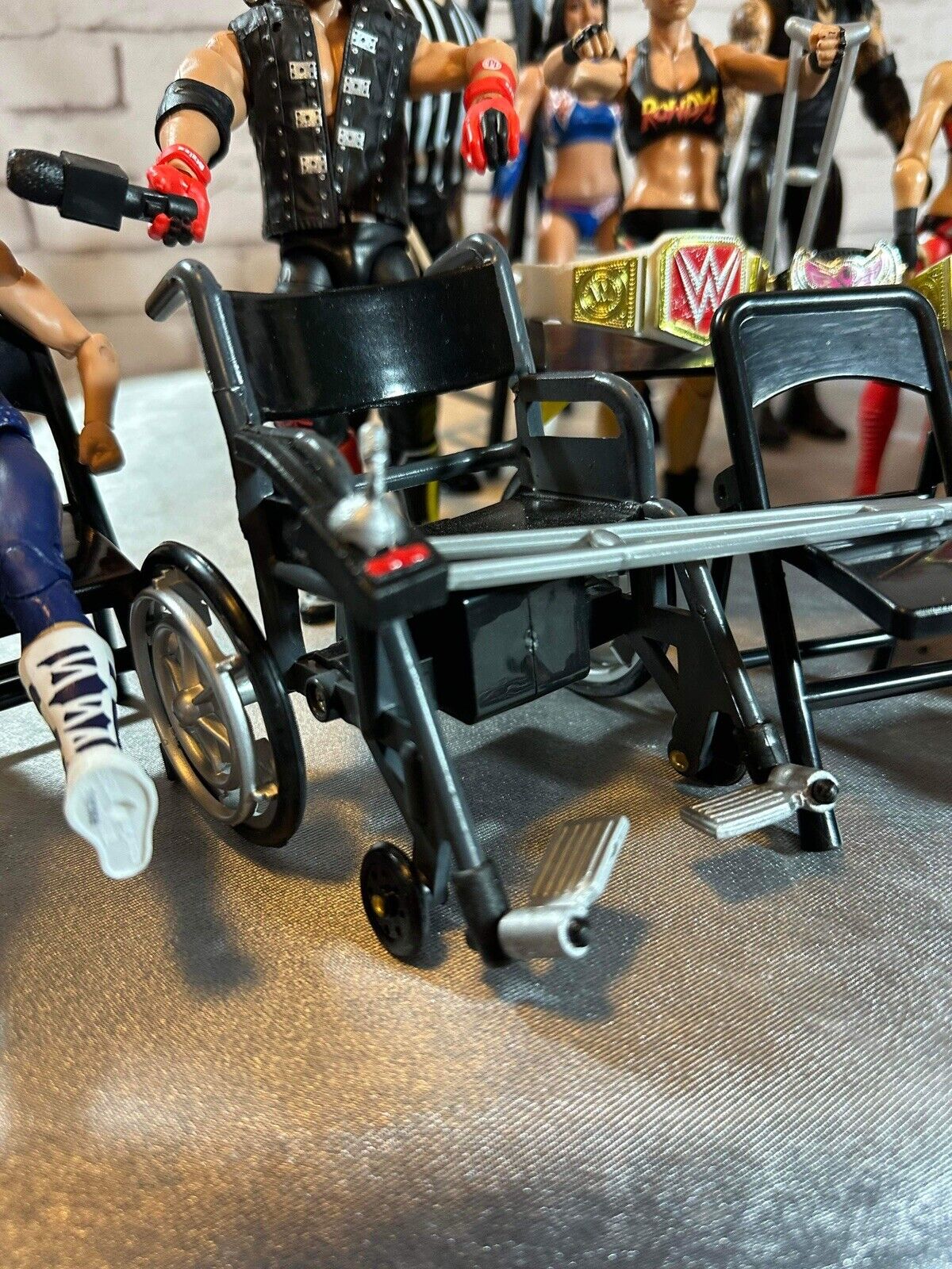 Huge Lot Of 15 Mattel WWE WWF Wrestling ACTION FIGURES & TONS OF ACCESSORIES ￼