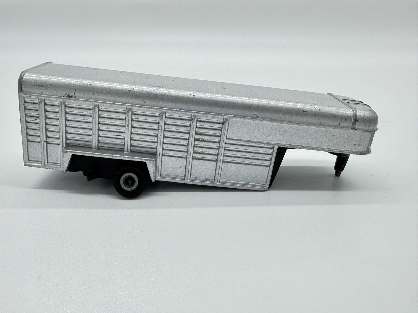 ERTL Gooseneck Silver Horse Livestock Trailer Die-Cast Metal 5th Wheel Toy 1/64
