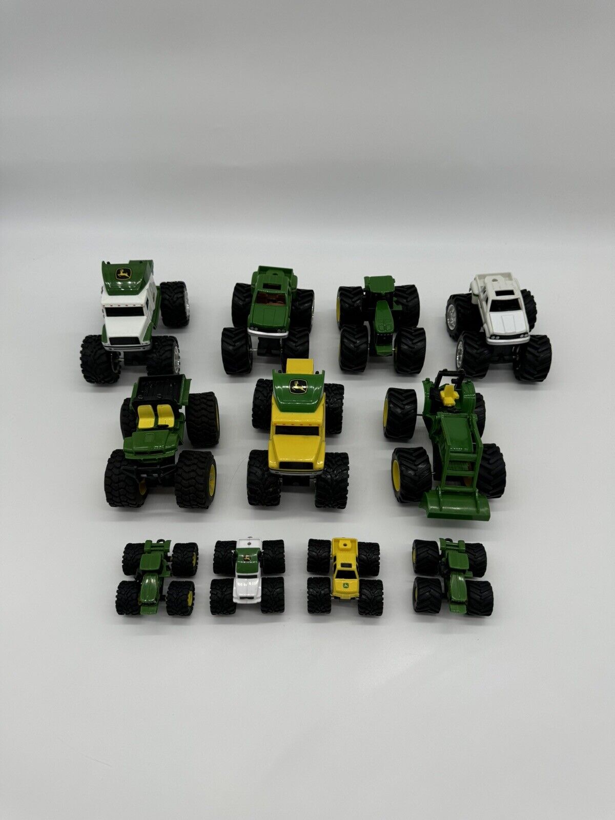 John Deere Toy Monster Treads Lot Of 11 Pieces -tractors
