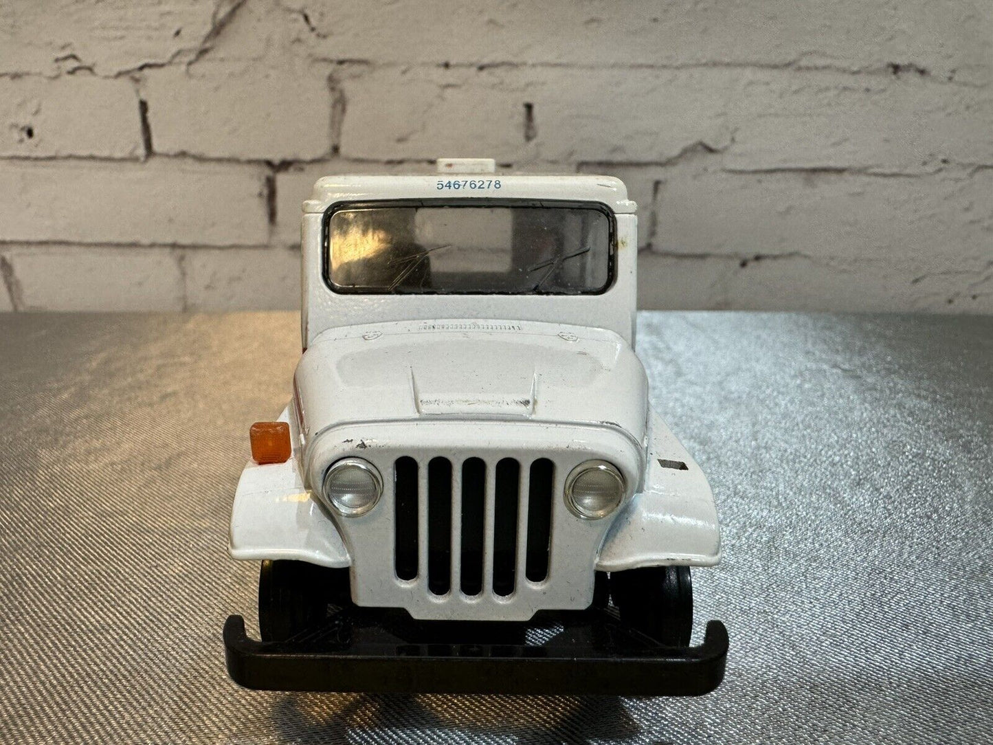 Kinsmart 1971 Mail Jeep 1:26 DJ-5B Moving Doors
