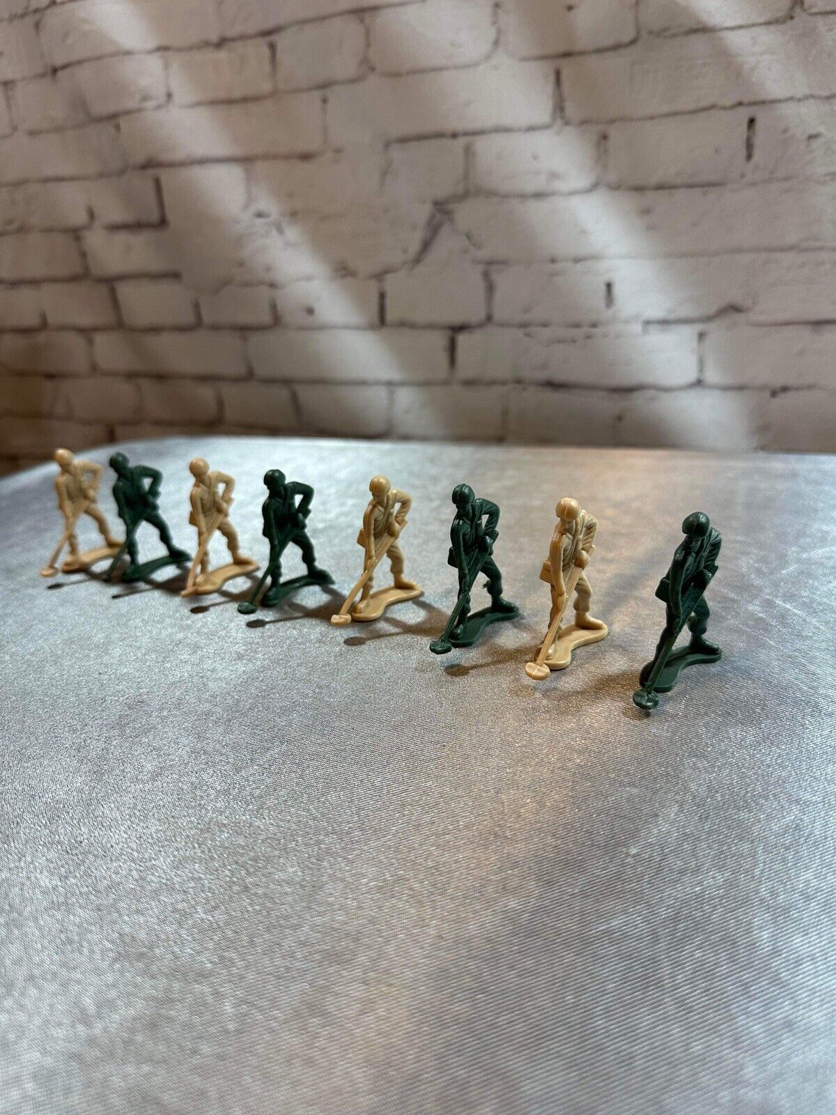 Lot of Tan/Green Plastic Army Men 2" Inch Bulk Action Figures Toy Soldiers