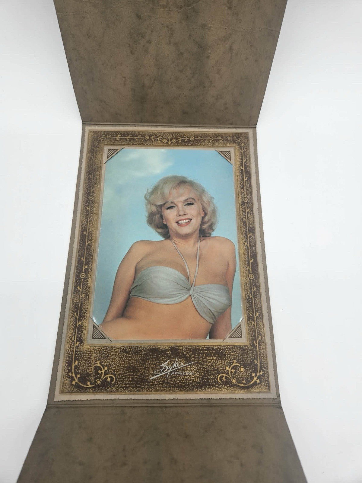 Vintage Marilyn Monroe Glamour Portrait in Presentation Folder