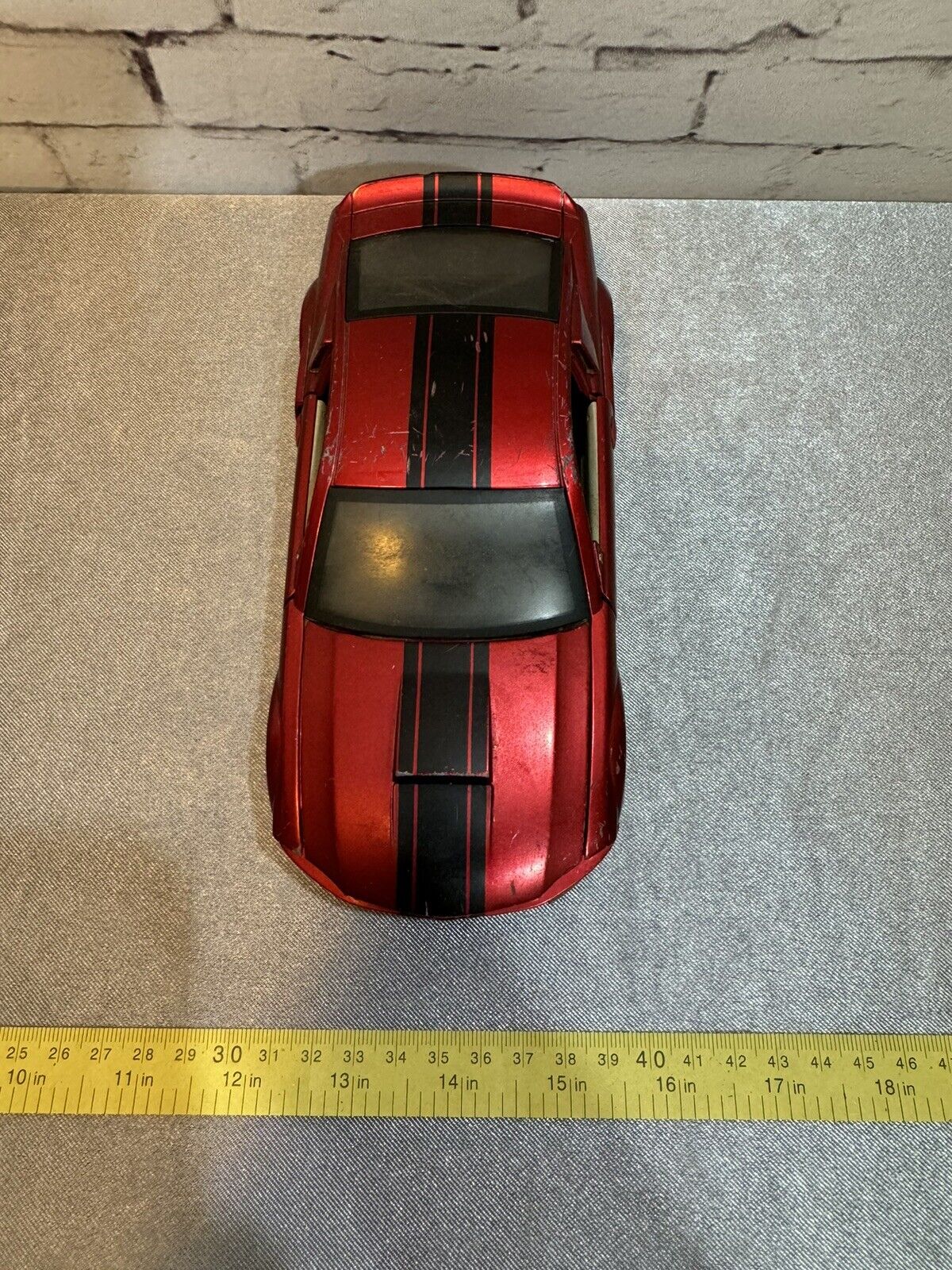 ProMark Ford 2005 Ford Mustang GT Diecast 1:24 005