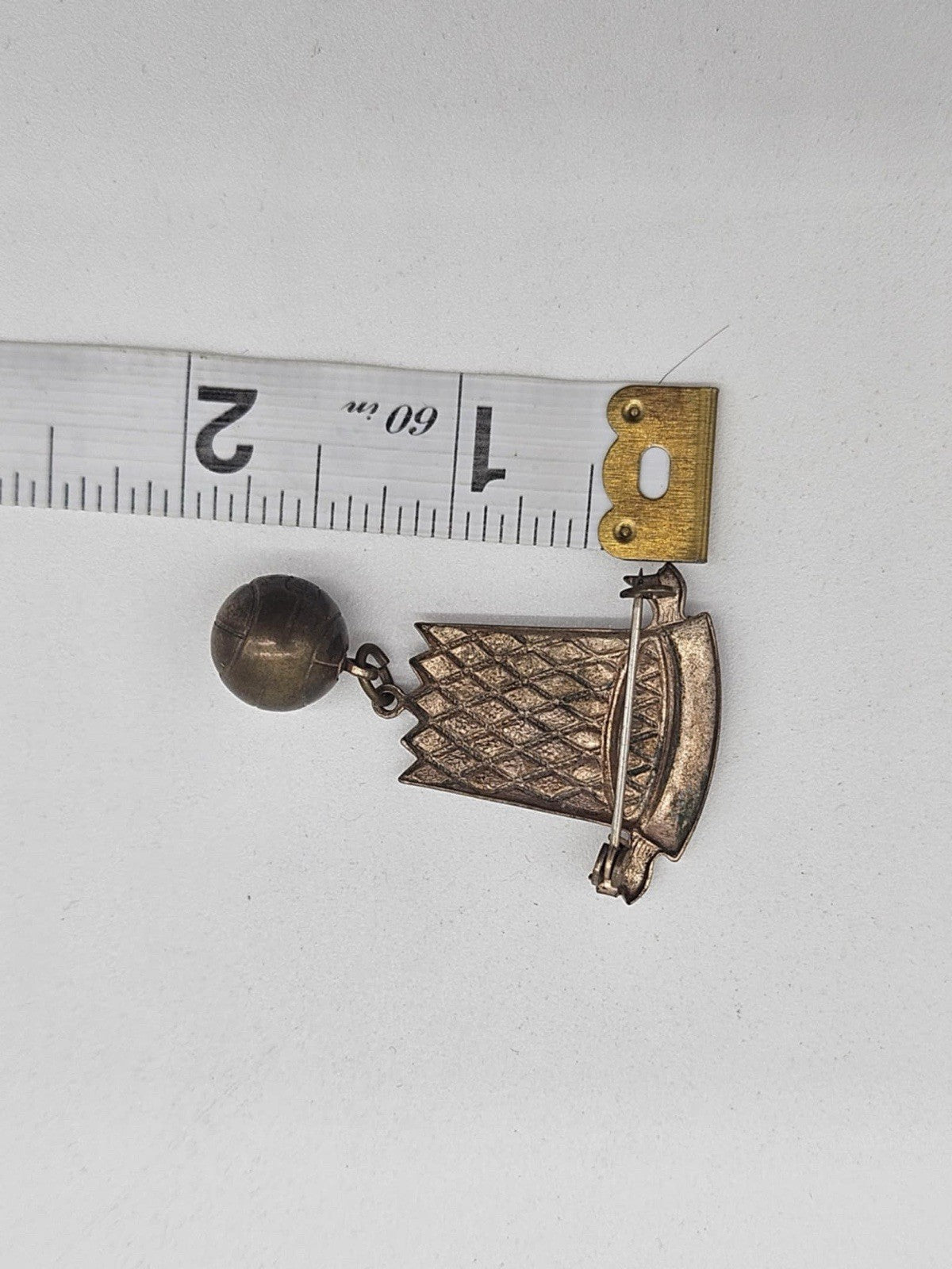Vtg Basketball Hoop Brooch Pin 3D Ball Sports Charm Dangle A670