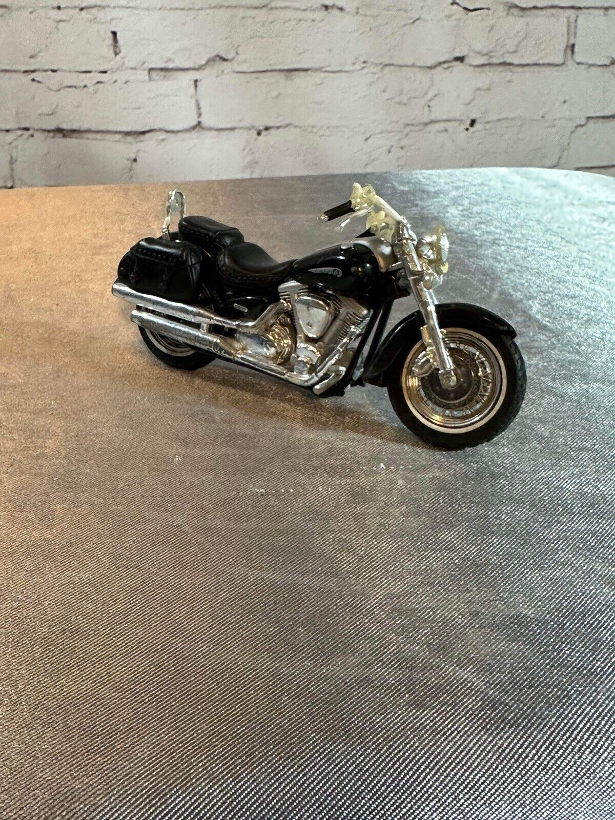 Maisto Motorcycle Model 1:18 Scale Toy Special Edition Collection Hobby